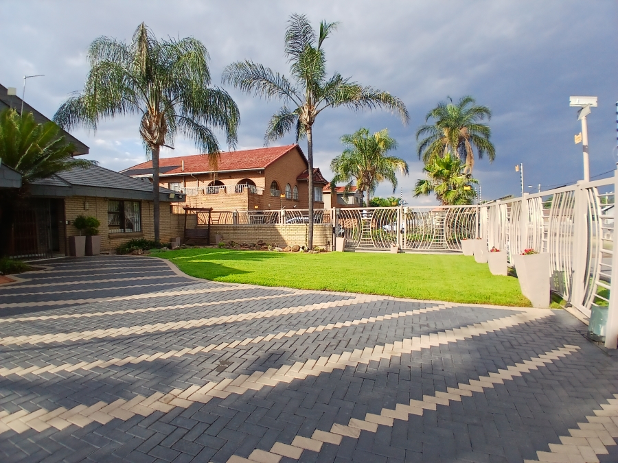 4 Bedroom Property for Sale in Zinniaville North West